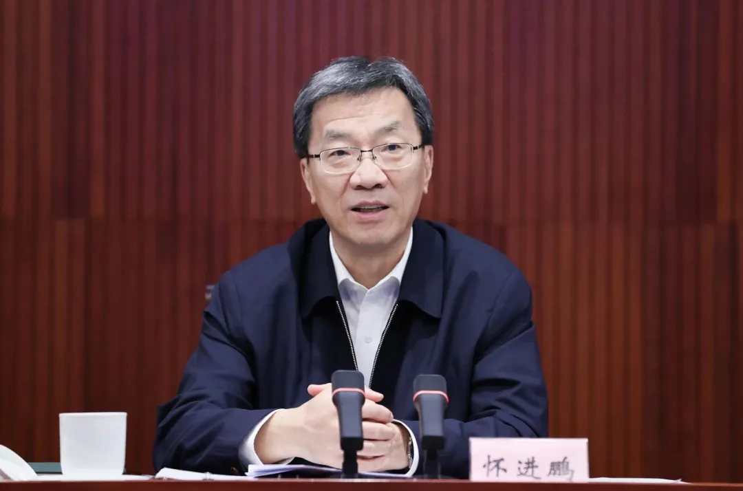 教育部部长怀进鹏：加快推动人工智能赋能创新教育